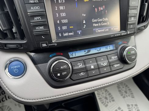 Used 2016 Toyota RAV4 Limited image 22