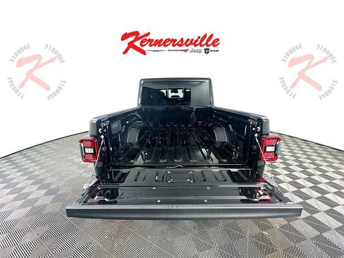 New 2025 Jeep Gladiator Rubicon image 16