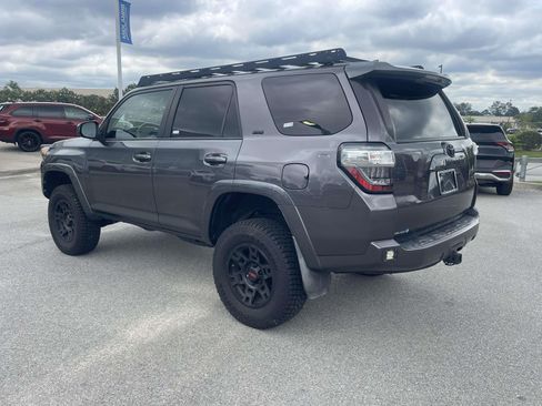 Used 2019 Toyota 4Runner SR5 AWD/4WD image 4