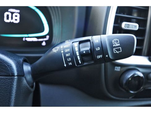 Certified 2025 Hyundai Venue SE image 19