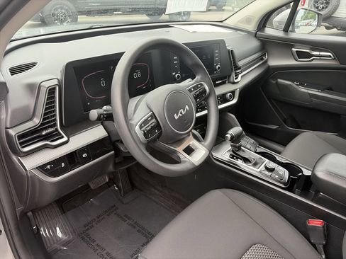 Used 2023 Kia Sportage LX FWD image 11