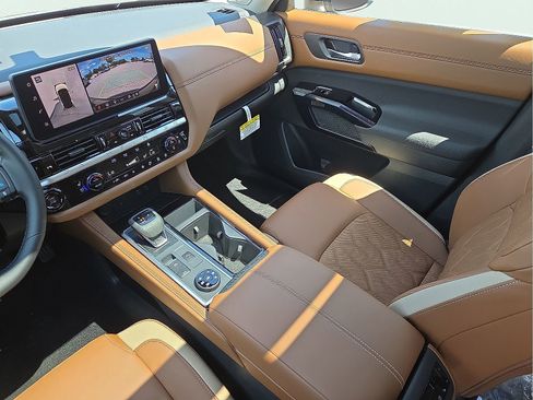 New 2026 Nissan Pathfinder Platinum AWD/4WD image 13