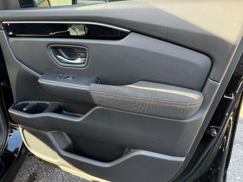 Used 2025 Honda Pilot Sport image 30