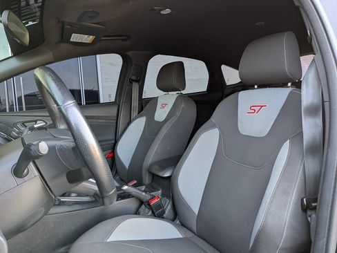 Used 2018 Ford Focus ST FWD image 9