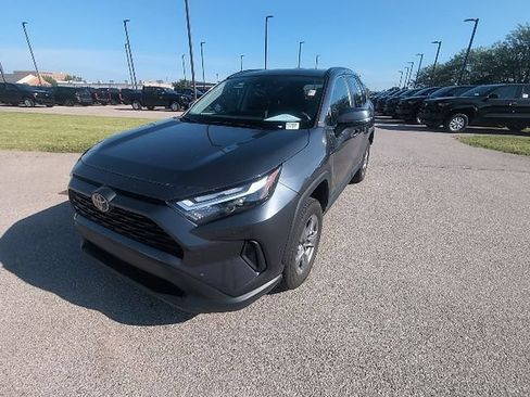 Used 2025 Toyota RAV4 XLE FWD image 13