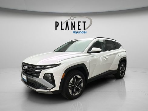 Certified 2025 Hyundai Tucson SEL AWD/4WD image 2