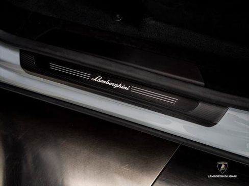Used 2024 Lamborghini Urus Performante AWD/4WD image 30