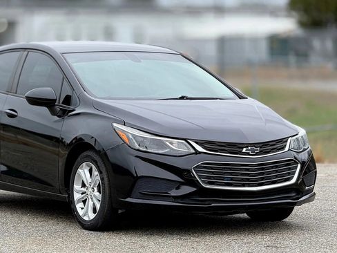 Used 2018 Chevrolet Cruze LS image 15