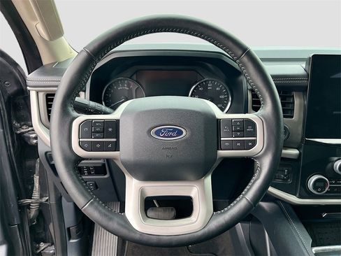 Used 2024 Ford Expedition XLT image 11