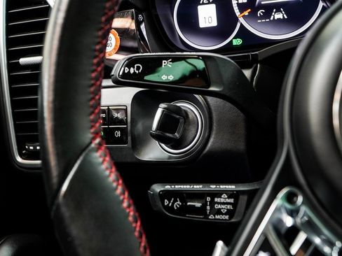 Used 2021 Porsche Cayenne Turbo image 37