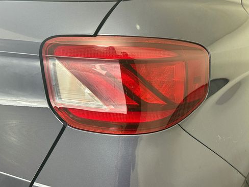 Used 2024 Hyundai Venue Limited FWD image 34