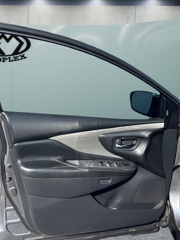 Used 2017 Nissan Murano Platinum w/ Platinum Technology Package FWD image 10