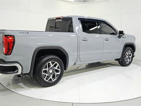 Used 2025 GMC Sierra 1500 SLE w/ Preferred Package AWD/4WD image 8
