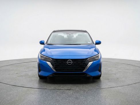 Used 2025 Nissan Sentra SV FWD image 2