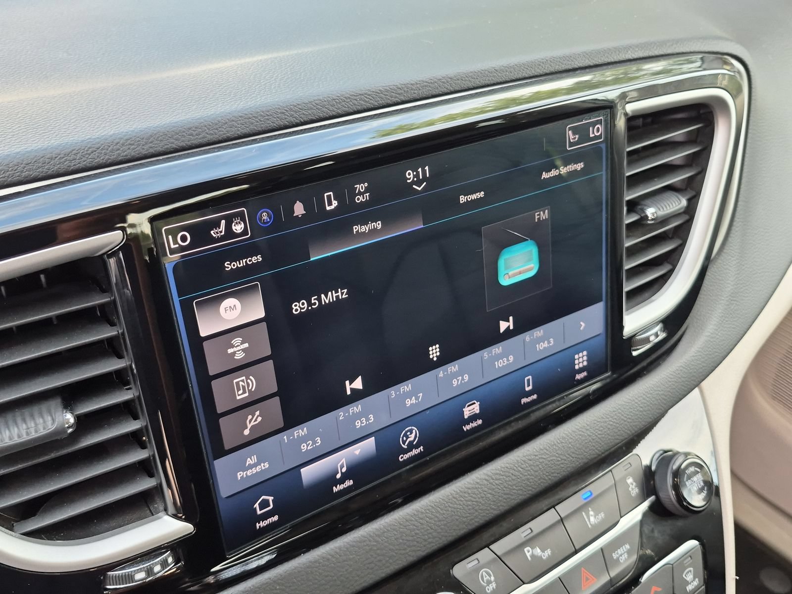 Used 2024 Chrysler Pacifica Touring-L FWD image 28