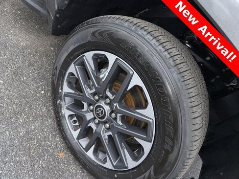 Used 2023 Toyota Tundra Limited image 3