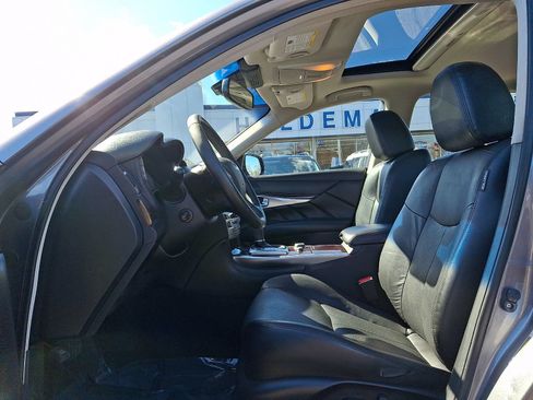 Used 2017 INFINITI Q70 L 3.7 AWD/4WD image 14