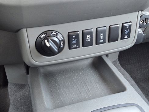 Used 2019 Nissan Frontier SL image 19