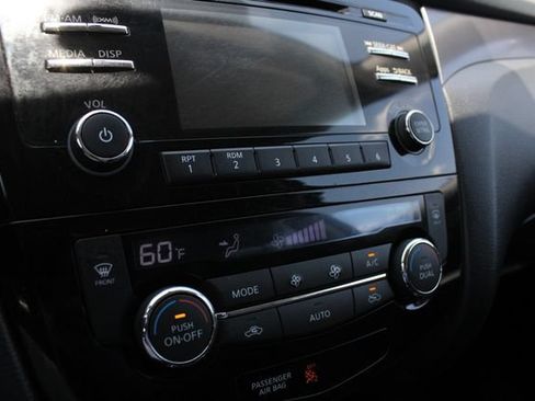 Used 2015 Nissan Rogue SV FWD image 16