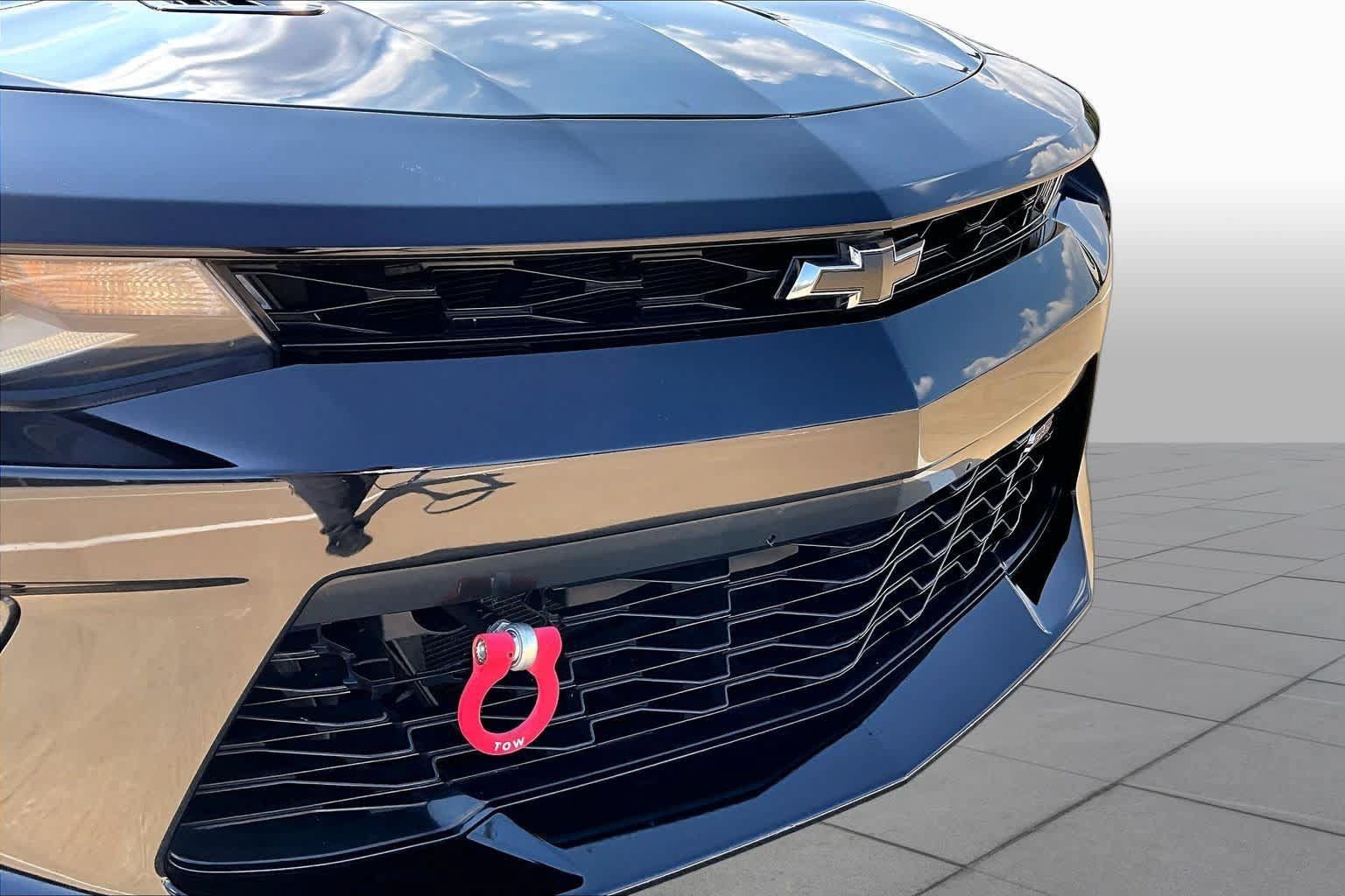 Used 2018 Chevrolet Camaro SS RWD image 30