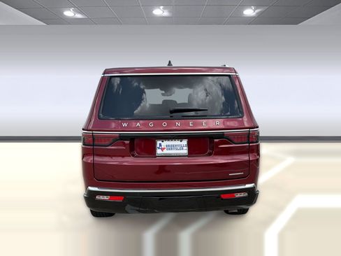 Used 2024 Jeep Wagoneer L Series II w/ Flexible Seating Group RWD image 10