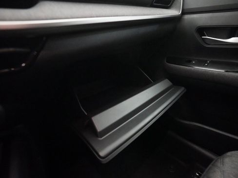 Certified 2025 Nissan Kicks SV image 29