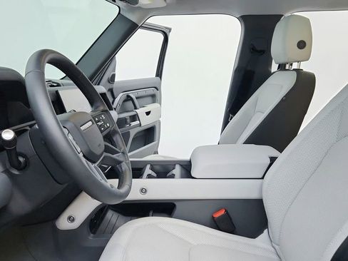 Used 2025 Land Rover Defender 110 S image 20
