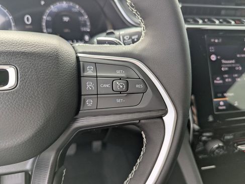 New 2025 Jeep Grand Cherokee Altitude RWD image 23