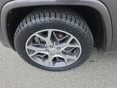 Used 2019 Jeep Grand Cherokee Overland image 10