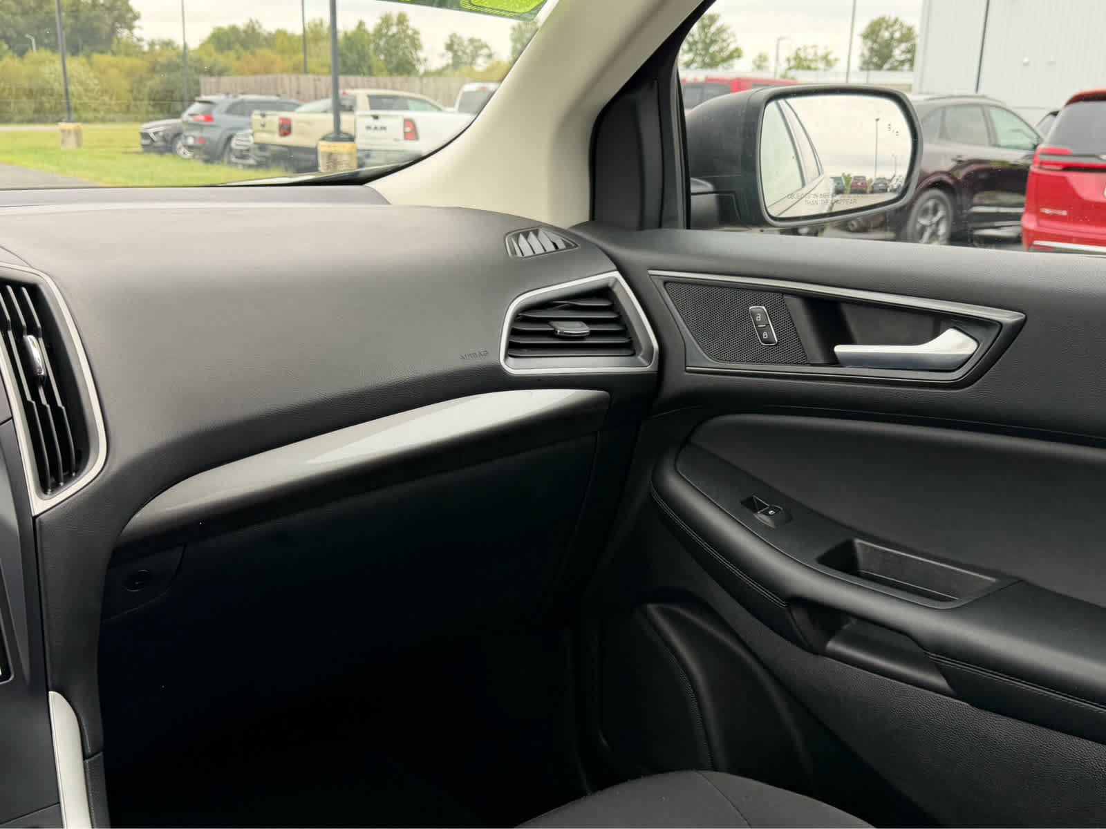 Used 2024 Ford Edge SE AWD/4WD image 25