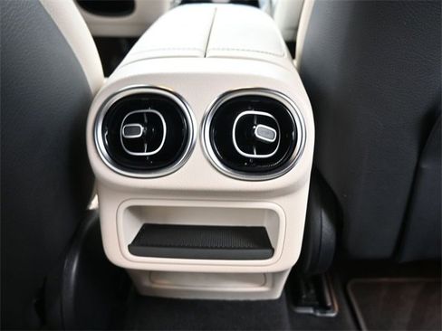 Used 2024 Mercedes-Benz GLC 300 image 24