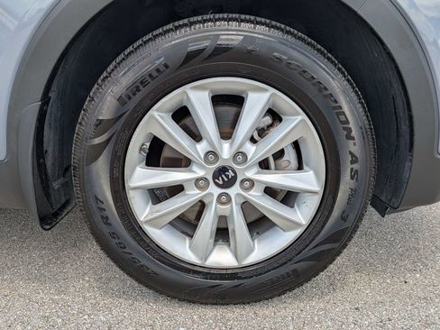 Used 2020 Kia Sorento LX FWD image 12
