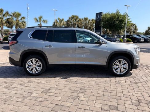 Used 2024 GMC Acadia Elevation w/ Luxury Package FWD image 7