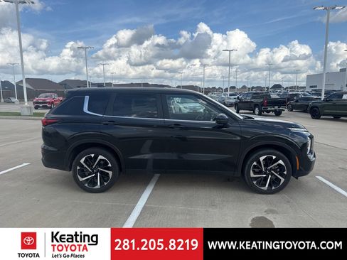 Used 2024 Mitsubishi Outlander SE Black Edition image 2