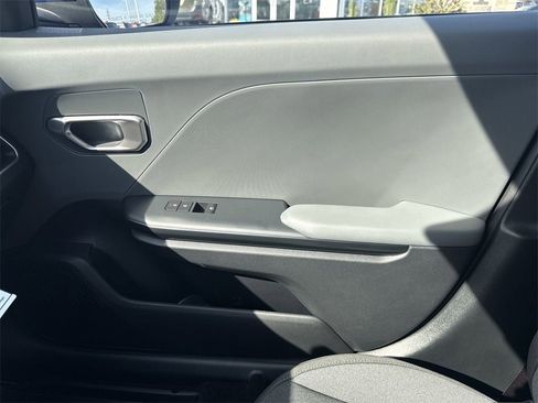 New 2025 Kia K4 LXS image 22