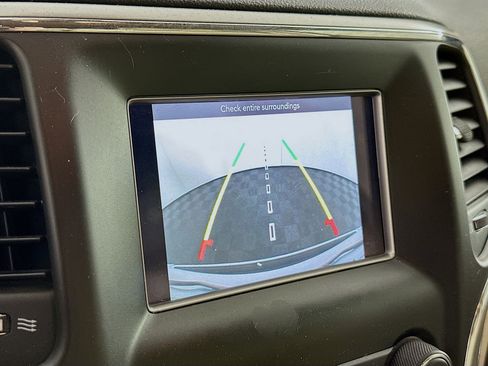 Used 2018 Jeep Grand Cherokee Limited image 21