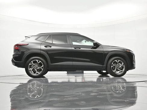 Certified 2025 Chevrolet Trax LT w/ LT Convenience Package FWD image 39