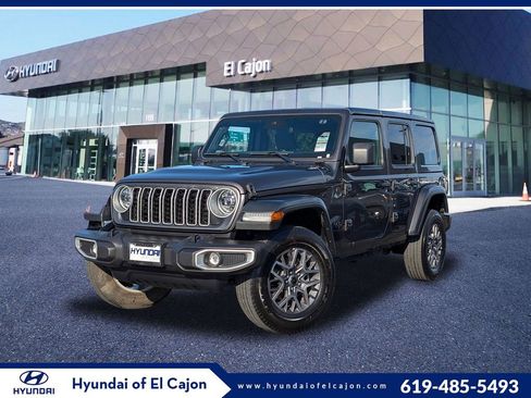 Used 2025 Jeep Wrangler Unlimited Sahara AWD/4WD image 1