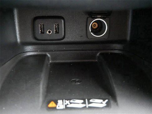 Used 2018 Chevrolet Equinox Premier image 23