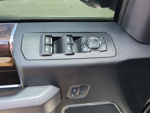 Used 2017 Ford F150 Platinum w/ Equipment Group 701A Luxury AWD/4WD image 21