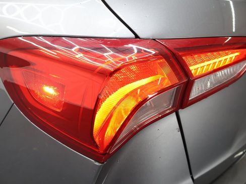 Used 2019 Buick Envision Essence image 28