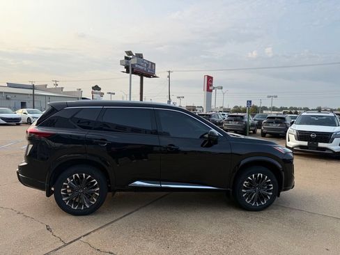 Certified 2025 Nissan Rogue Platinum w/ Tech Package FWD image 6