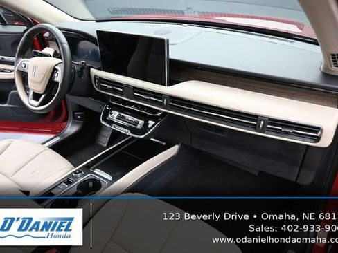 Used 2025 Lincoln Corsair Grand Touring AWD/4WD image 42
