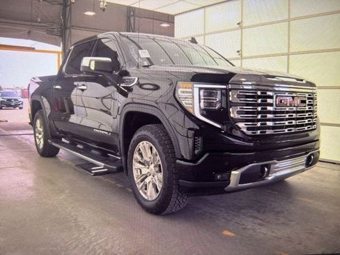 Used 2023 GMC Sierra 1500 Denali w/ Technology Package AWD/4WD image 1