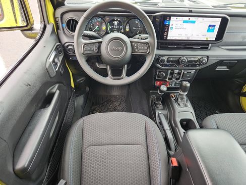 Used 2024 Jeep Wrangler Unlimited Rubicon 4xe AWD/4WD image 11