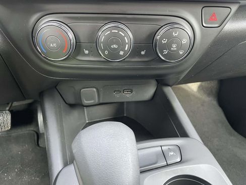 Used 2025 Chevrolet Trax LS w/ LS Convenience Package image 39