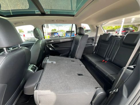Used 2020 Volkswagen Tiguan SE image 10