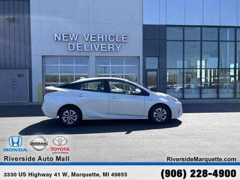 Used 2016 Toyota Prius Two FWD image 10