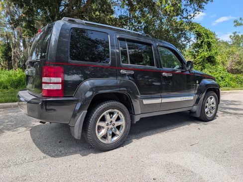 Used 2010 Jeep Liberty Limited w/ Tire & Wheel Group AWD/4WD image 7