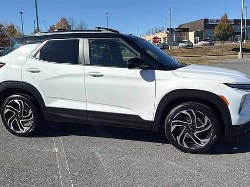 Used 2024 Chevrolet TrailBlazer RS FWD image 3